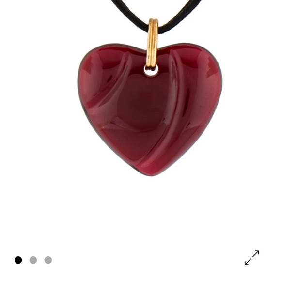 Elegant Red Heart Pendant Necklace - Picture 3 of 3